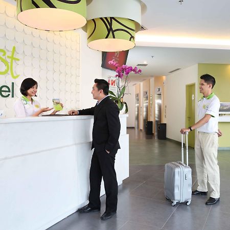 Zest Airport Jakarta By Swiss-Belhotel International Tangerang Exterior foto