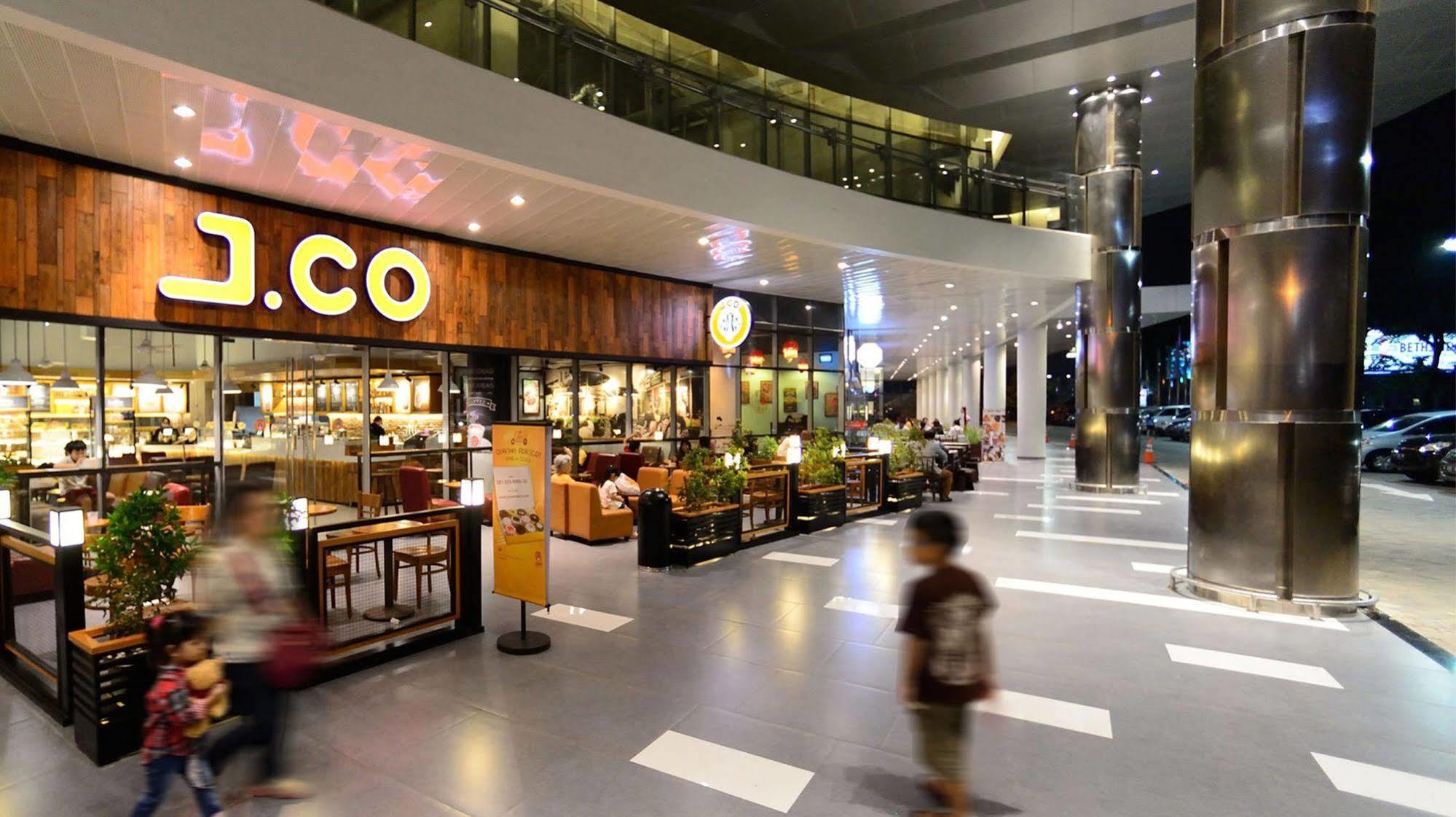 Zest Airport Jakarta By Swiss-Belhotel International Tangerang Exterior foto